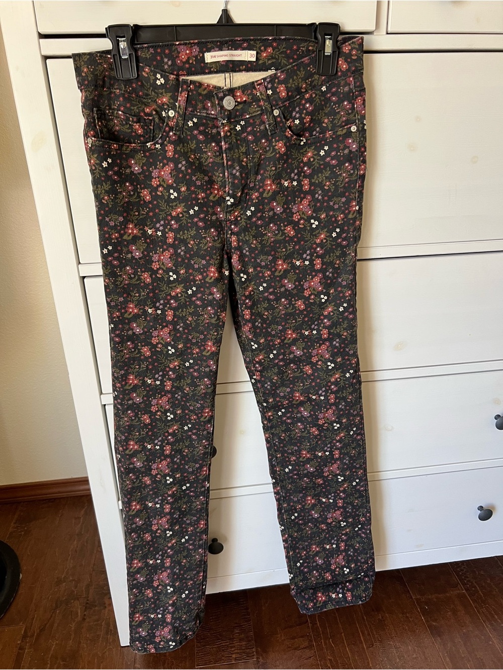 Levi's Women's shaping Straight Leg Jeans in Black  Floral Print size 30